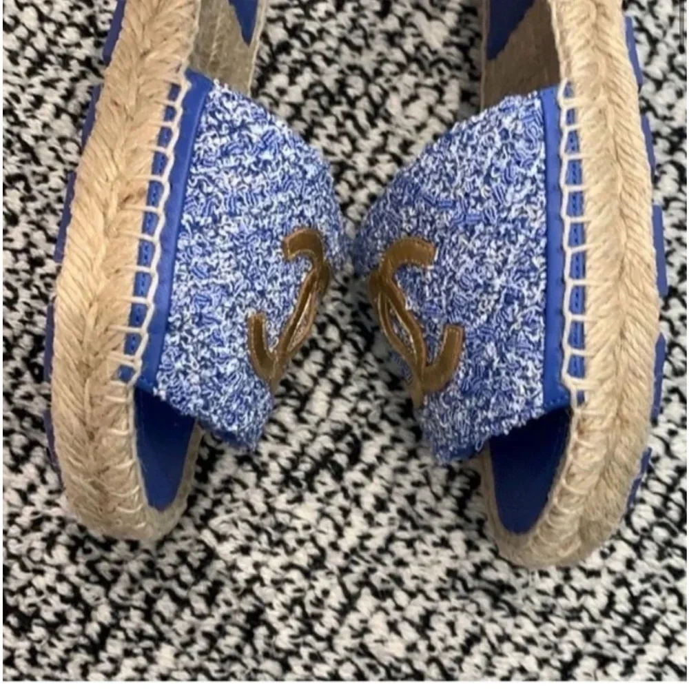 Chanel 24P CC Tweed Blue and Gold Interlocking Espadrille Sandals Size 37 - Picture 6 of 8